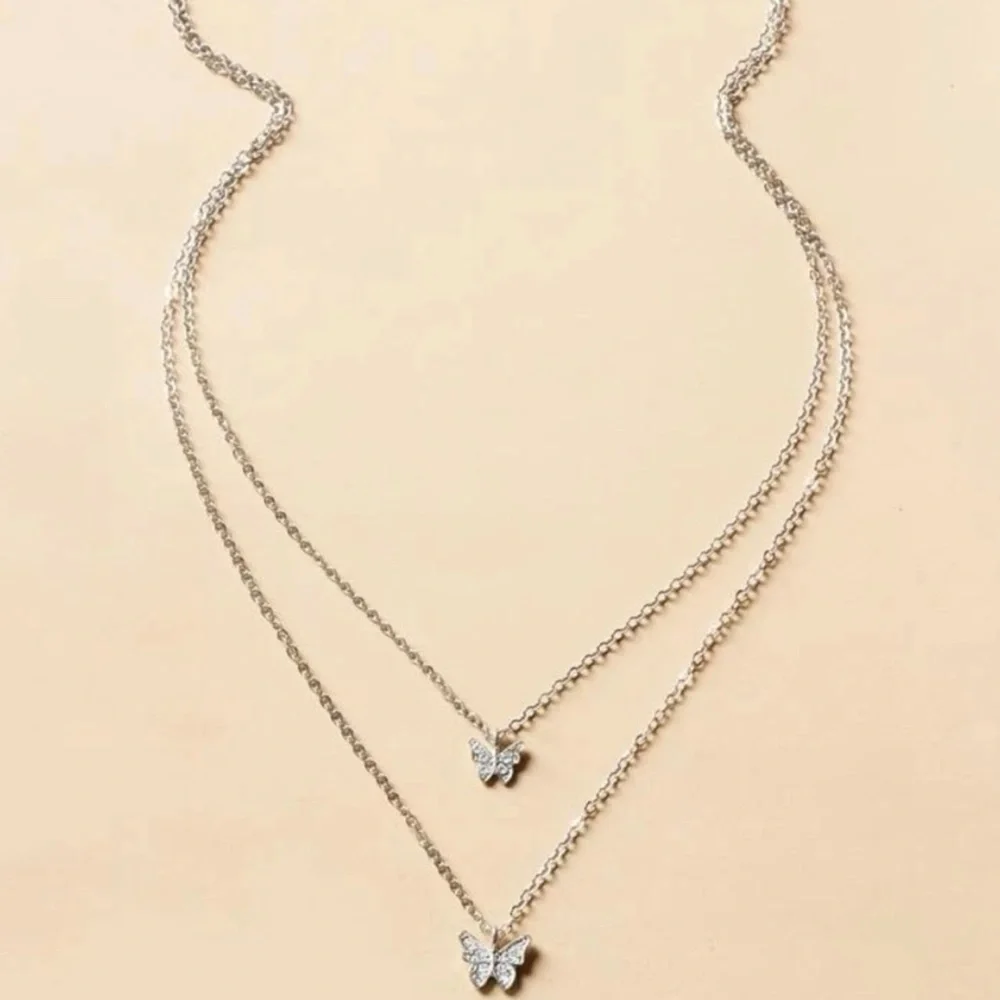 ✨ SILVER LAYERED BUTTERFLY NECKLACE 🦋 - Picture 2 of 2